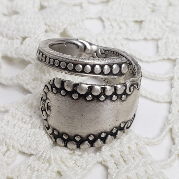 Chele Designs Jewelry - 🐞Vintage Silverware Spiral Ring Size 8.5